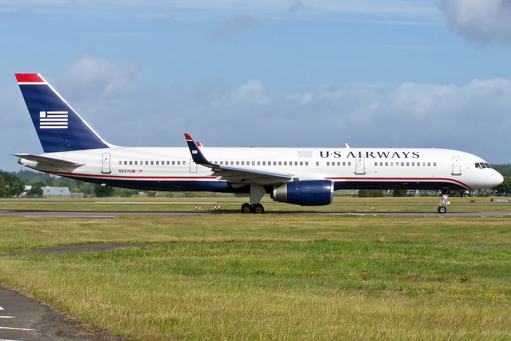N937UW - Twin-engine aircraft