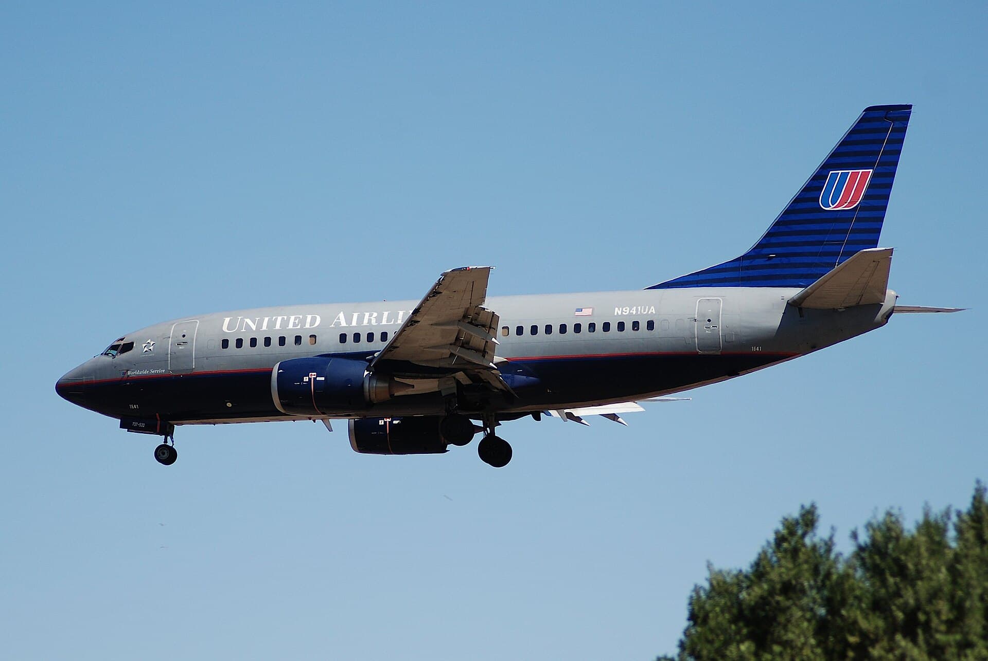 N941UA - Twin-engine aircraft