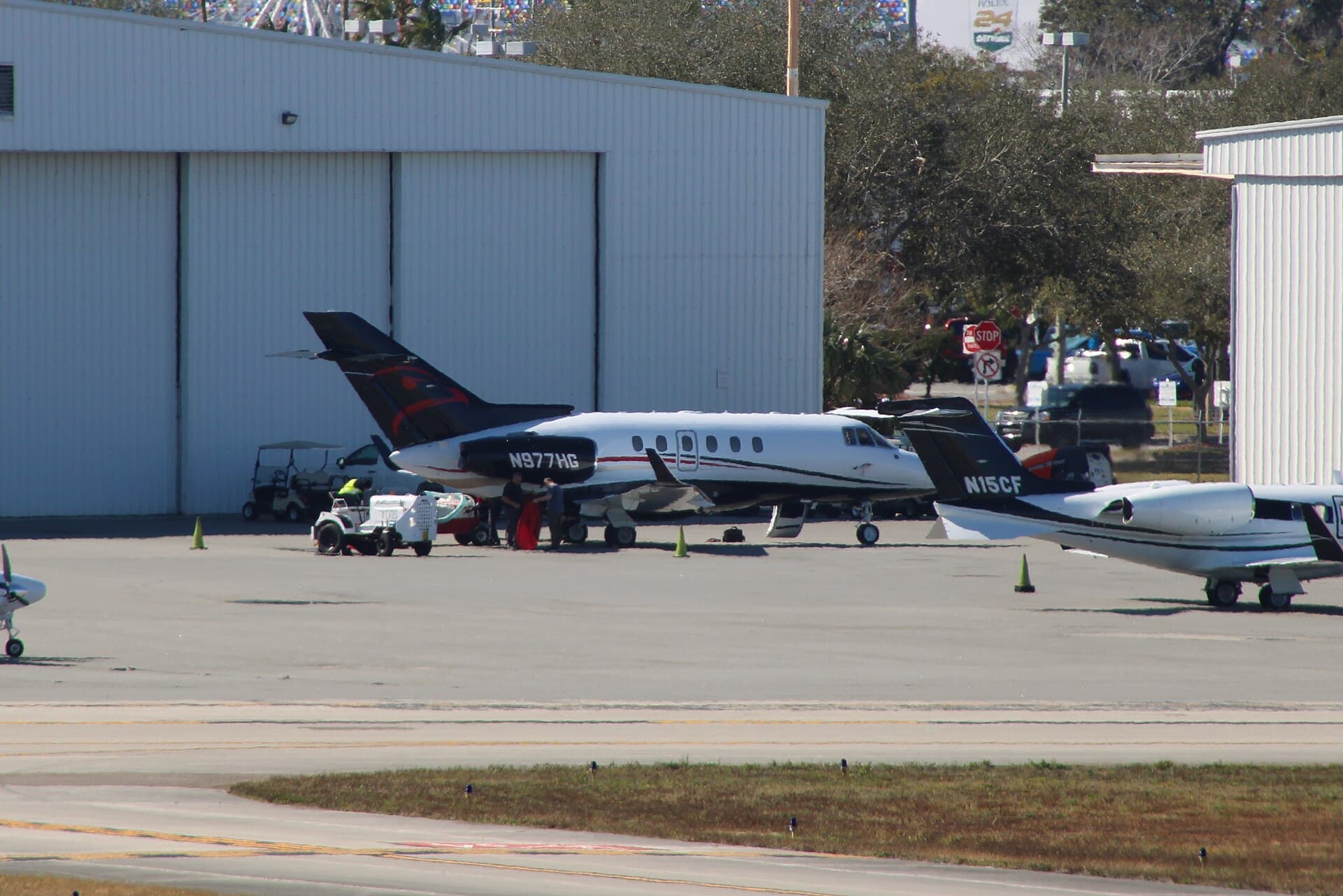 N977HG - Business jet