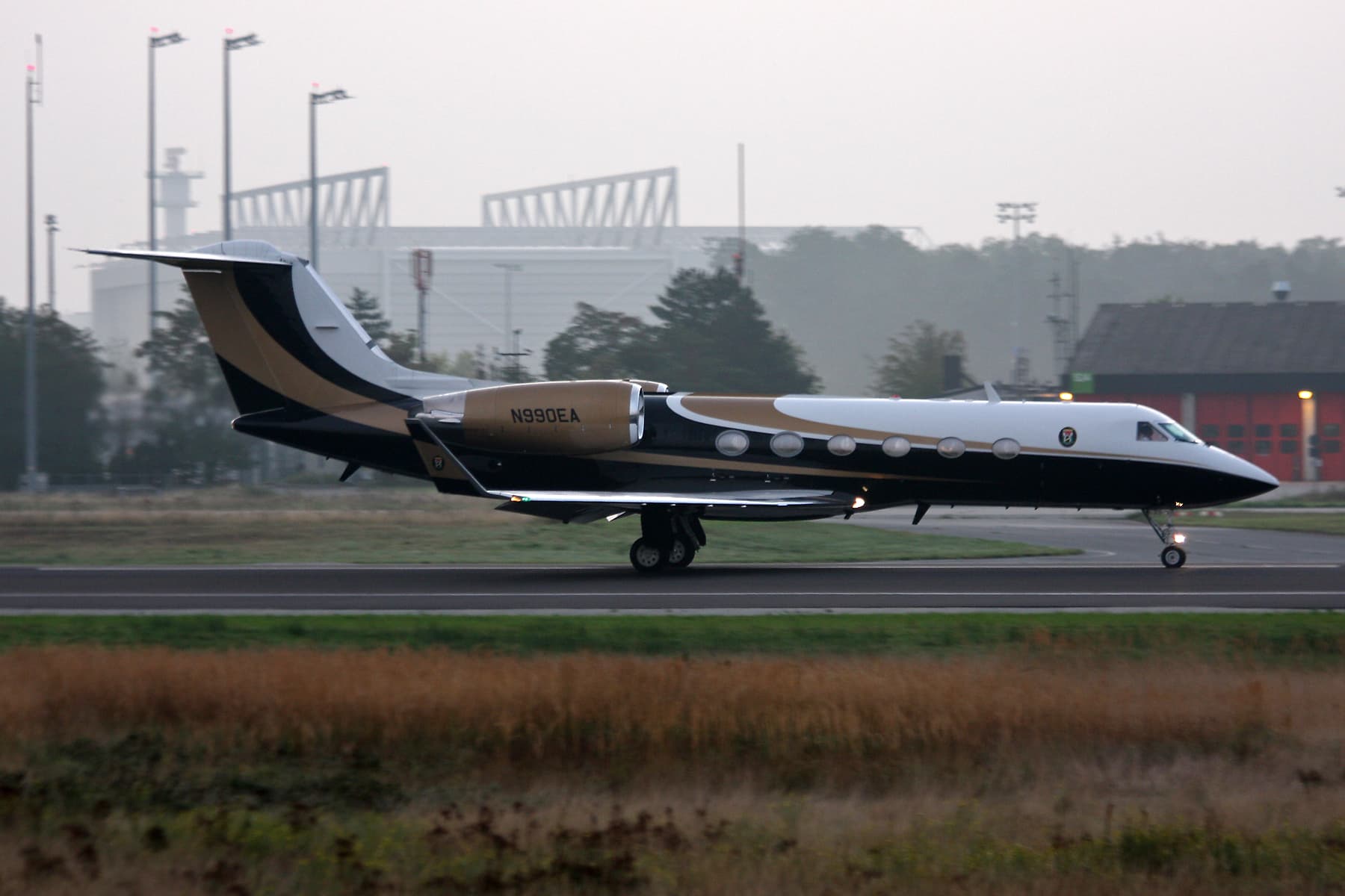 N990EA - Business jet