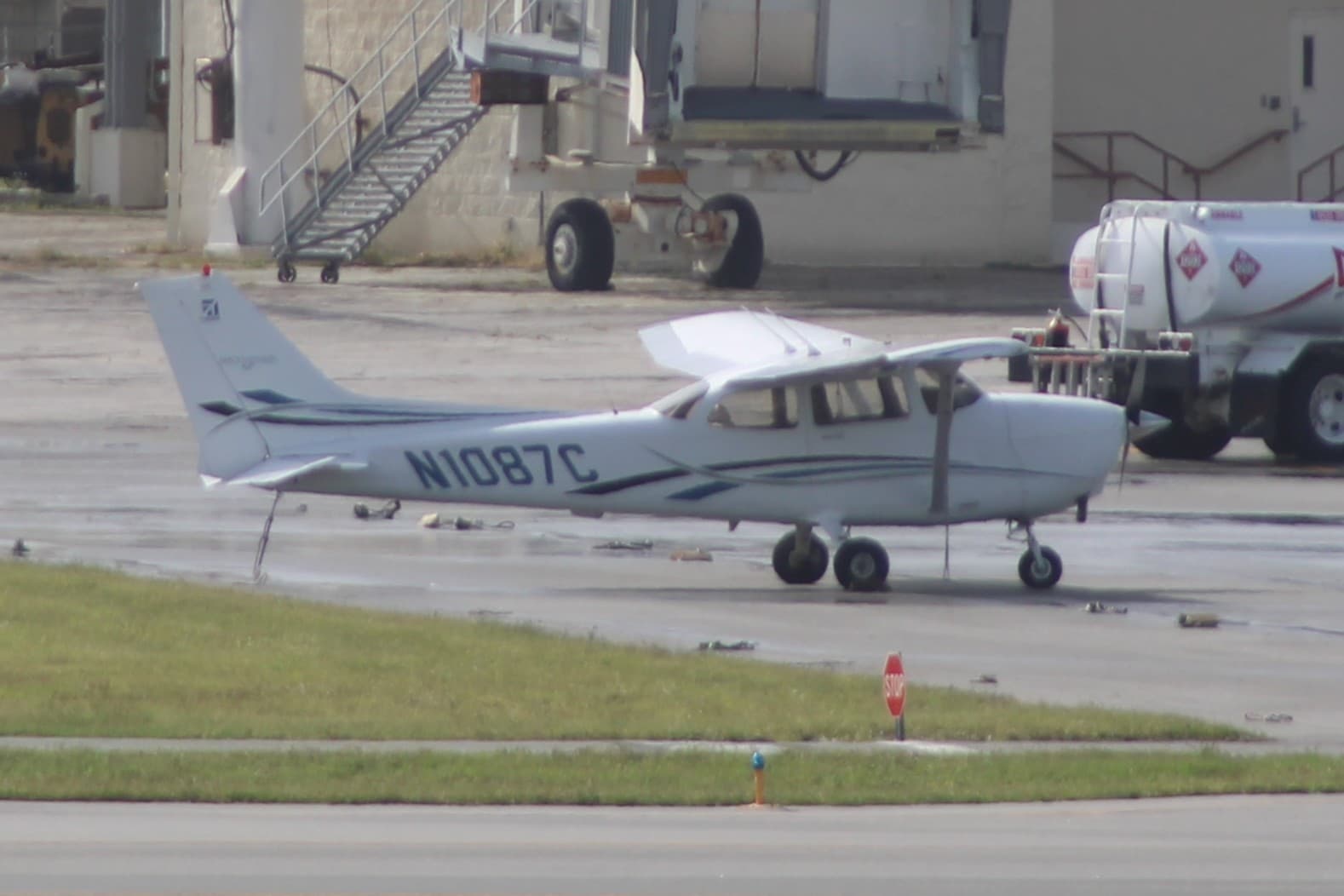 N1087C - Cessna
