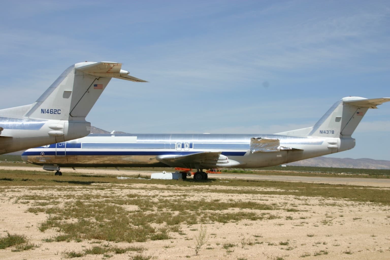 N1437B - Aircraft