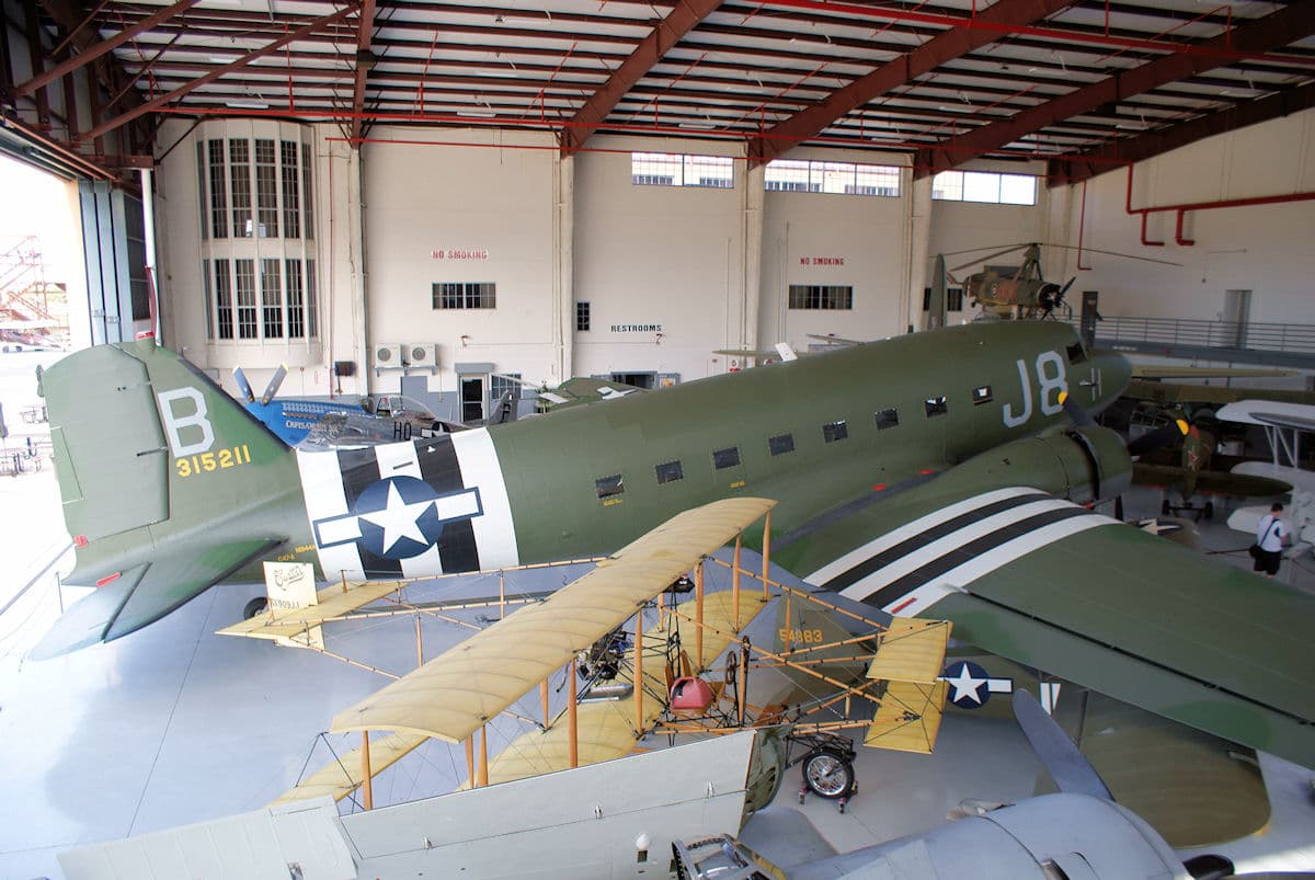 N1944A - Twin-engine aircraft