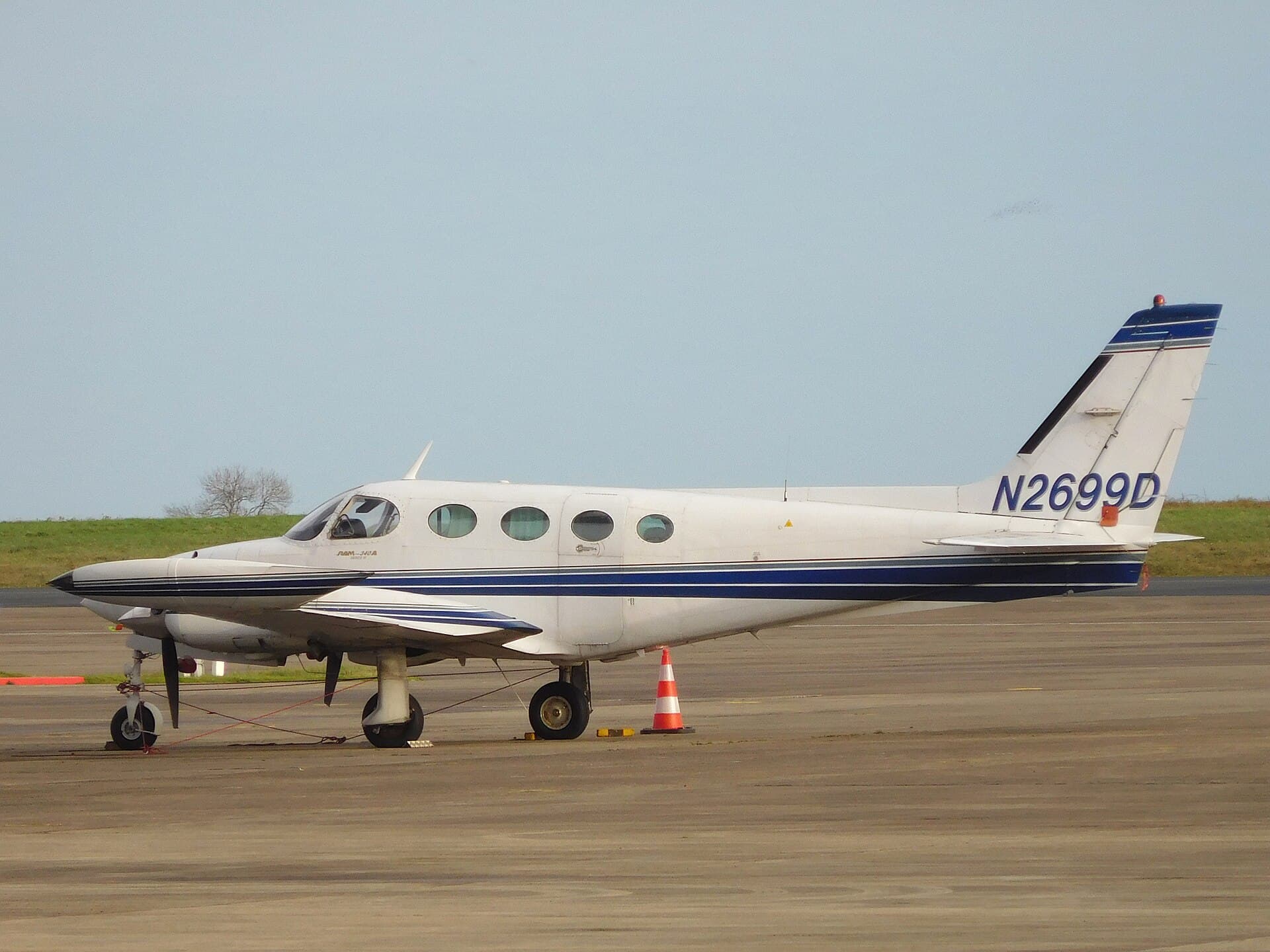 N2699D - Twin-engine aircraft