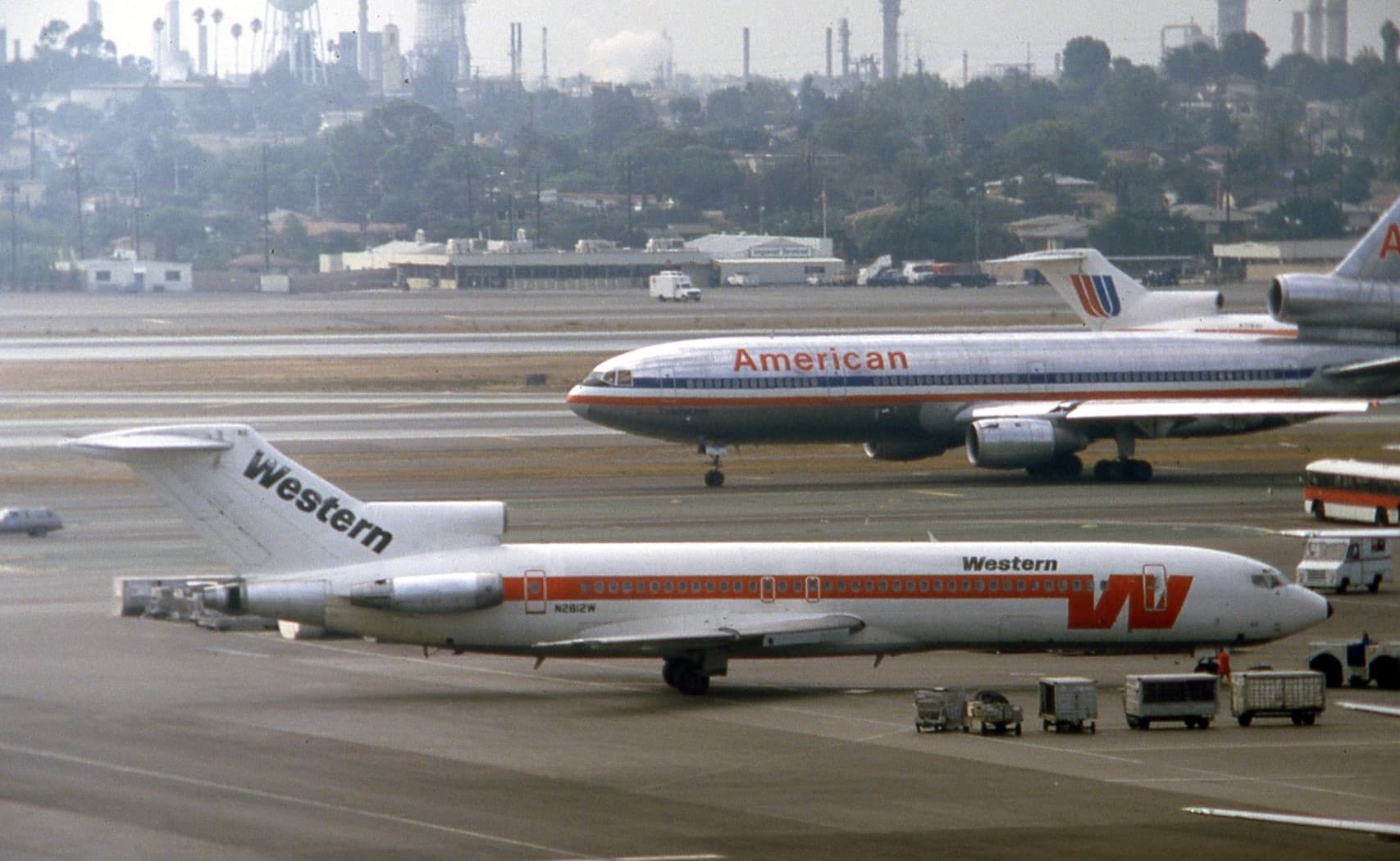 N2812W - Boeing