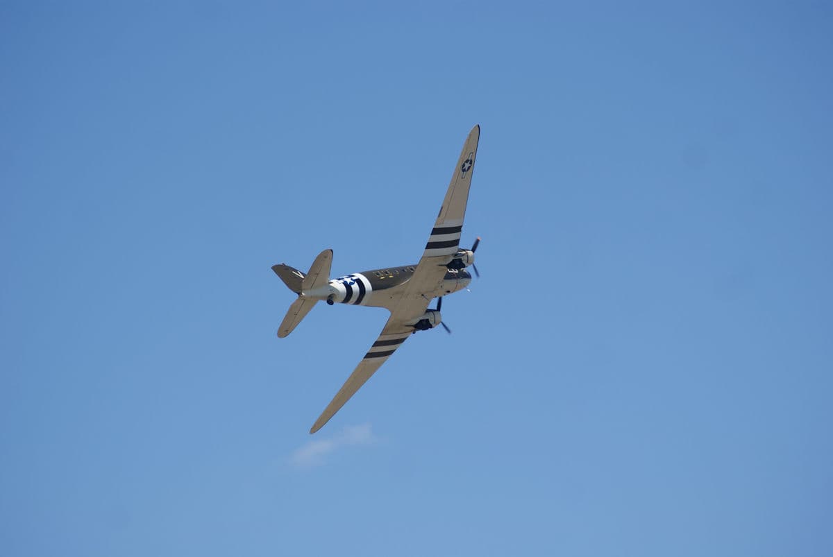 - Twin-engine aircraft