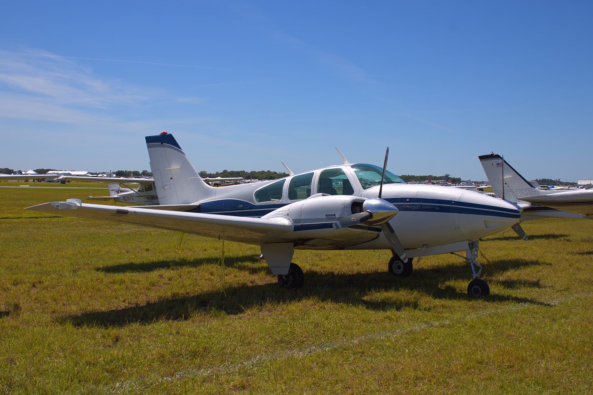 N4065S - Twin-engine aircraft