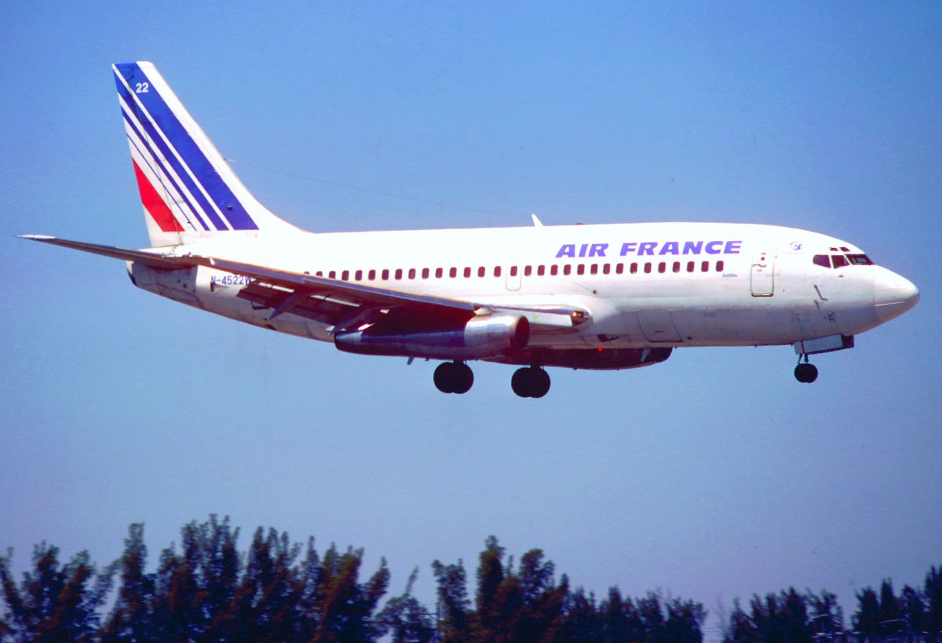 N4522W - Twin-engine aircraft