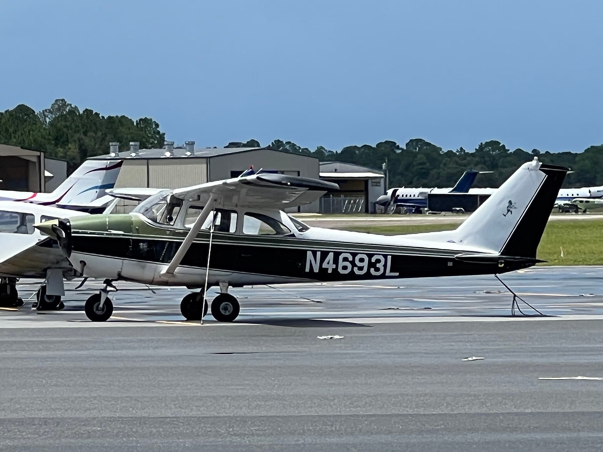 N4693L - Business jet