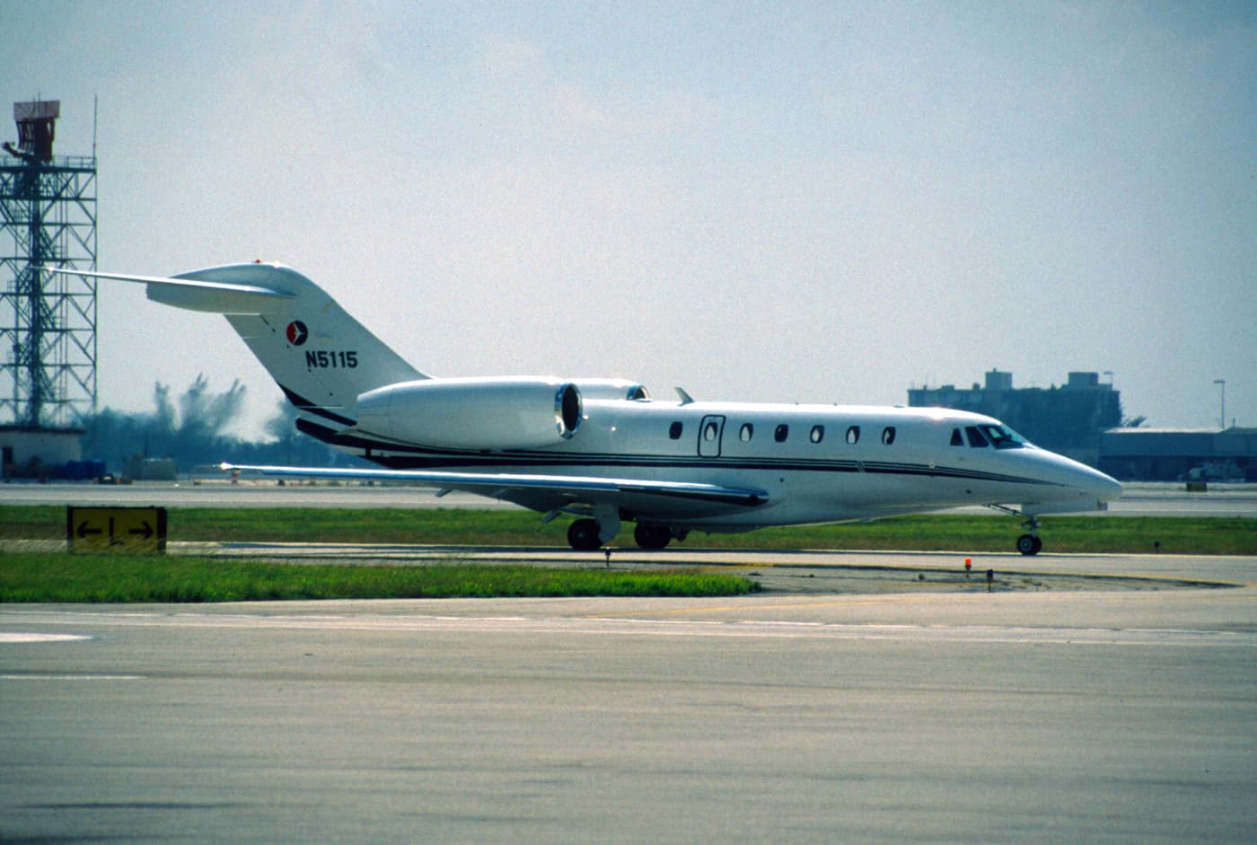 N5115 - Business jet