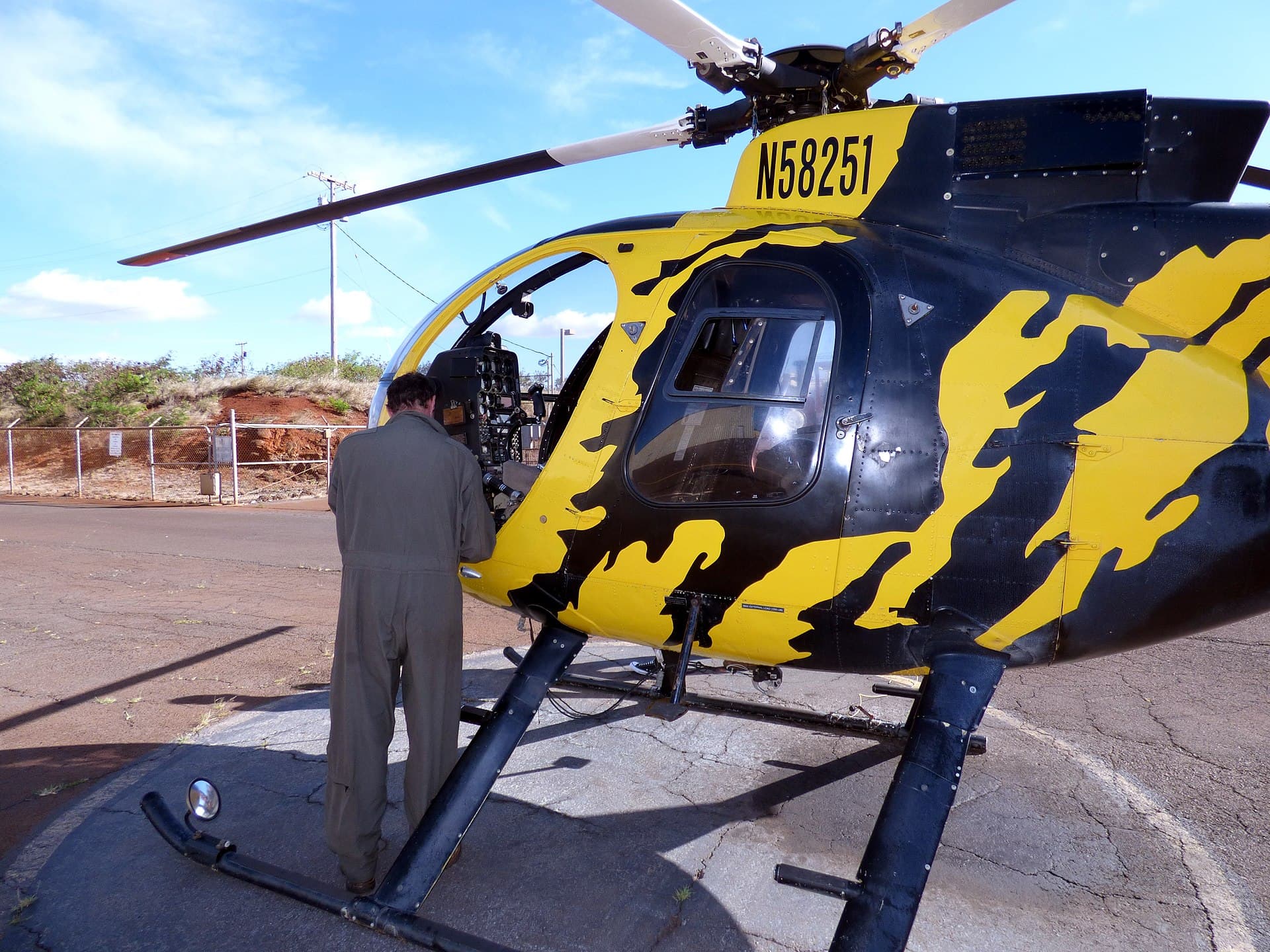 N58251 — Helicopter