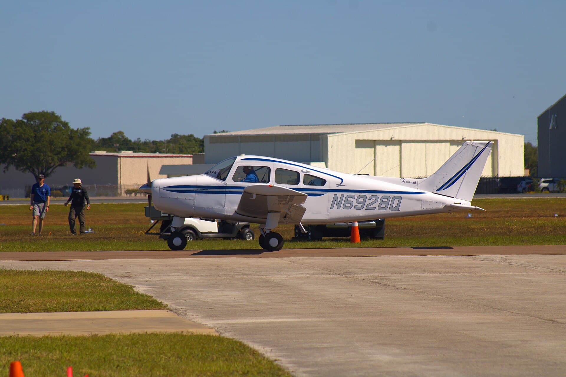 N6928Q - Beechcraft