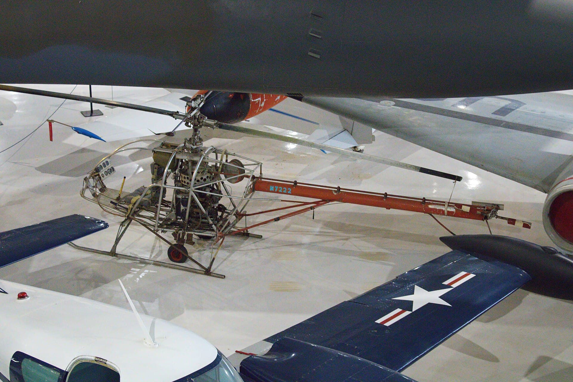 N7222 - Helicopter