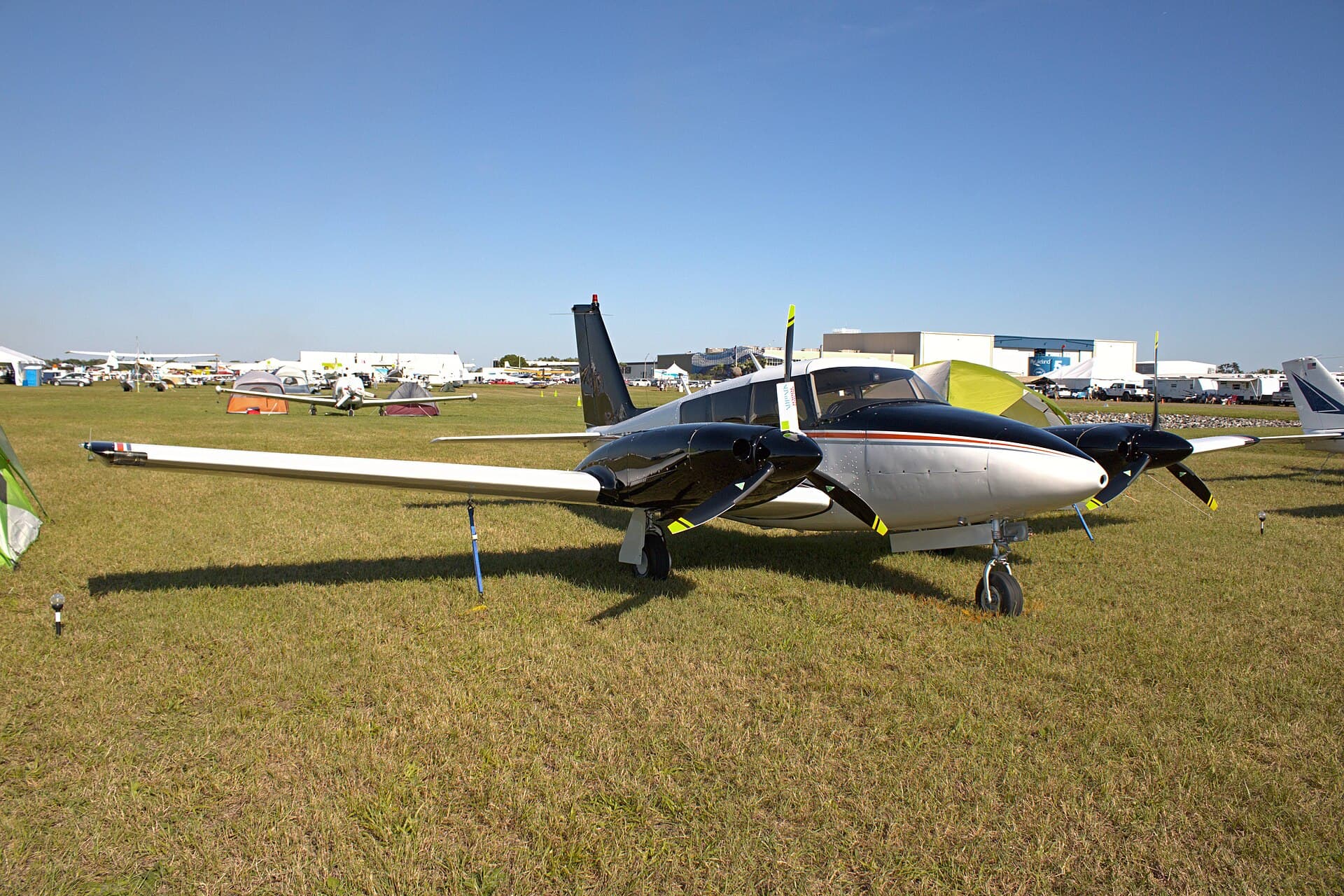 N7827Y - Twin-engine aircraft