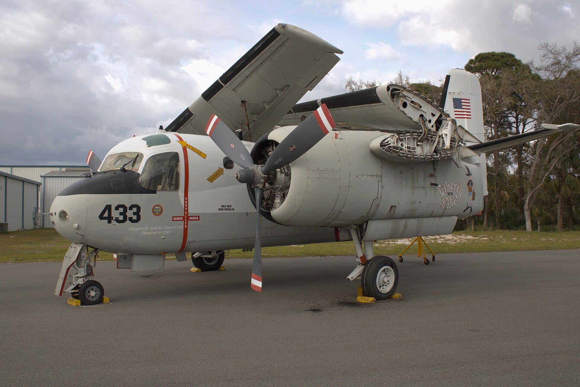 N8114T - Twin-engine aircraft