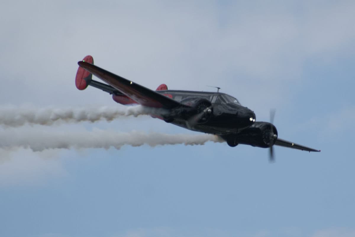 N9109R - Twin-engine aircraft