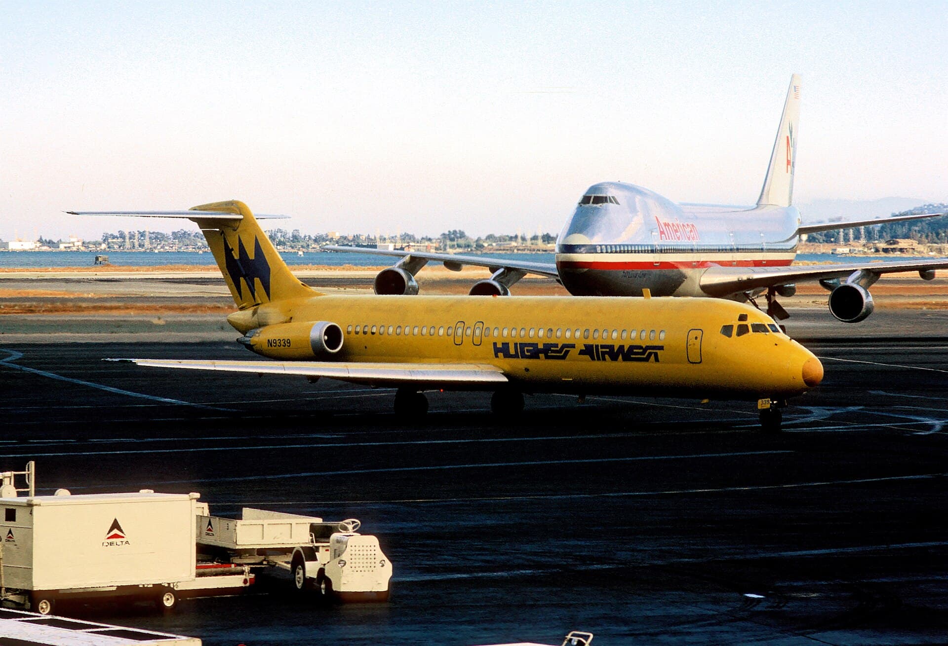 N9339 - Twin-engine aircraft