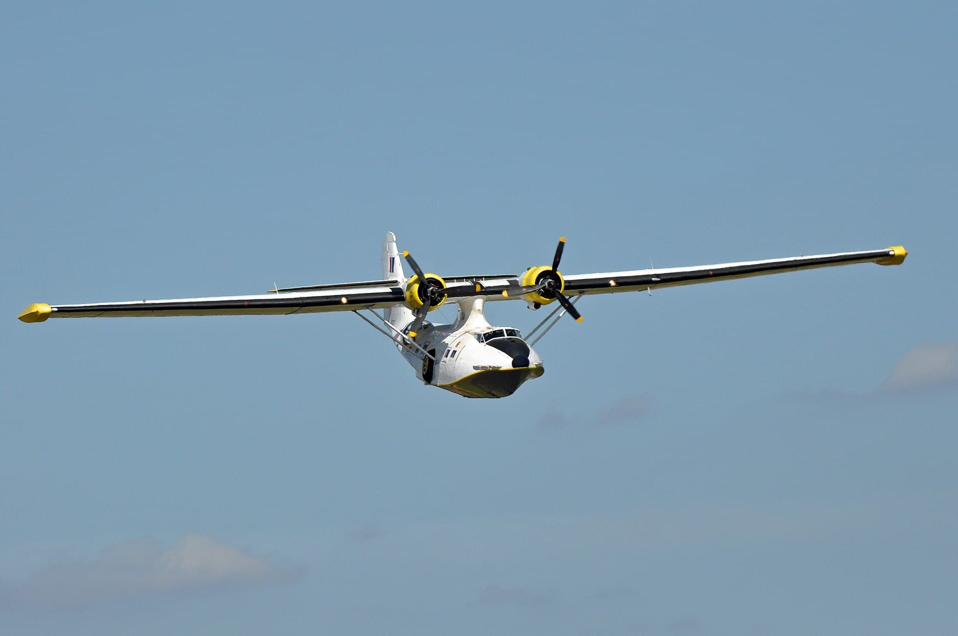 N9767 - Twin-engine aircraft