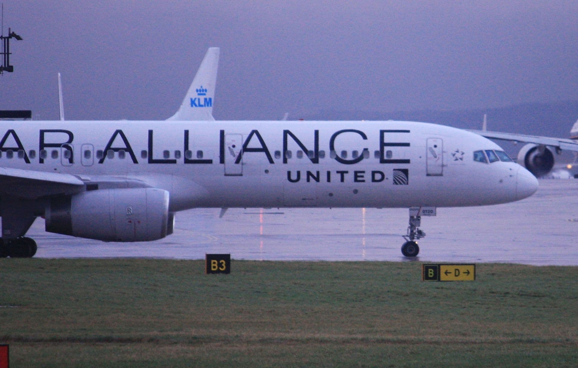 N14120 - Twin-engine aircraft