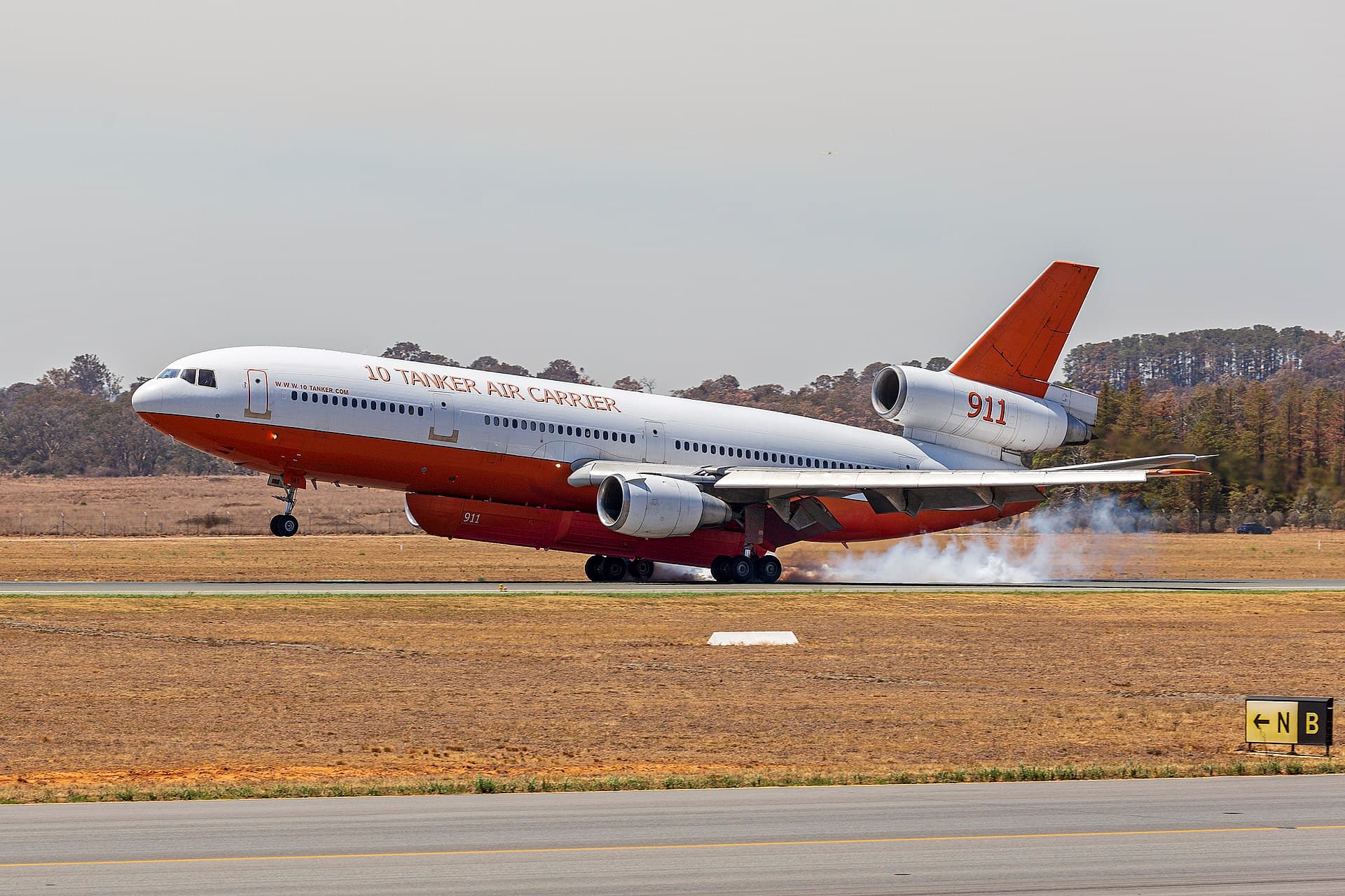 N17085 - Aircraft
