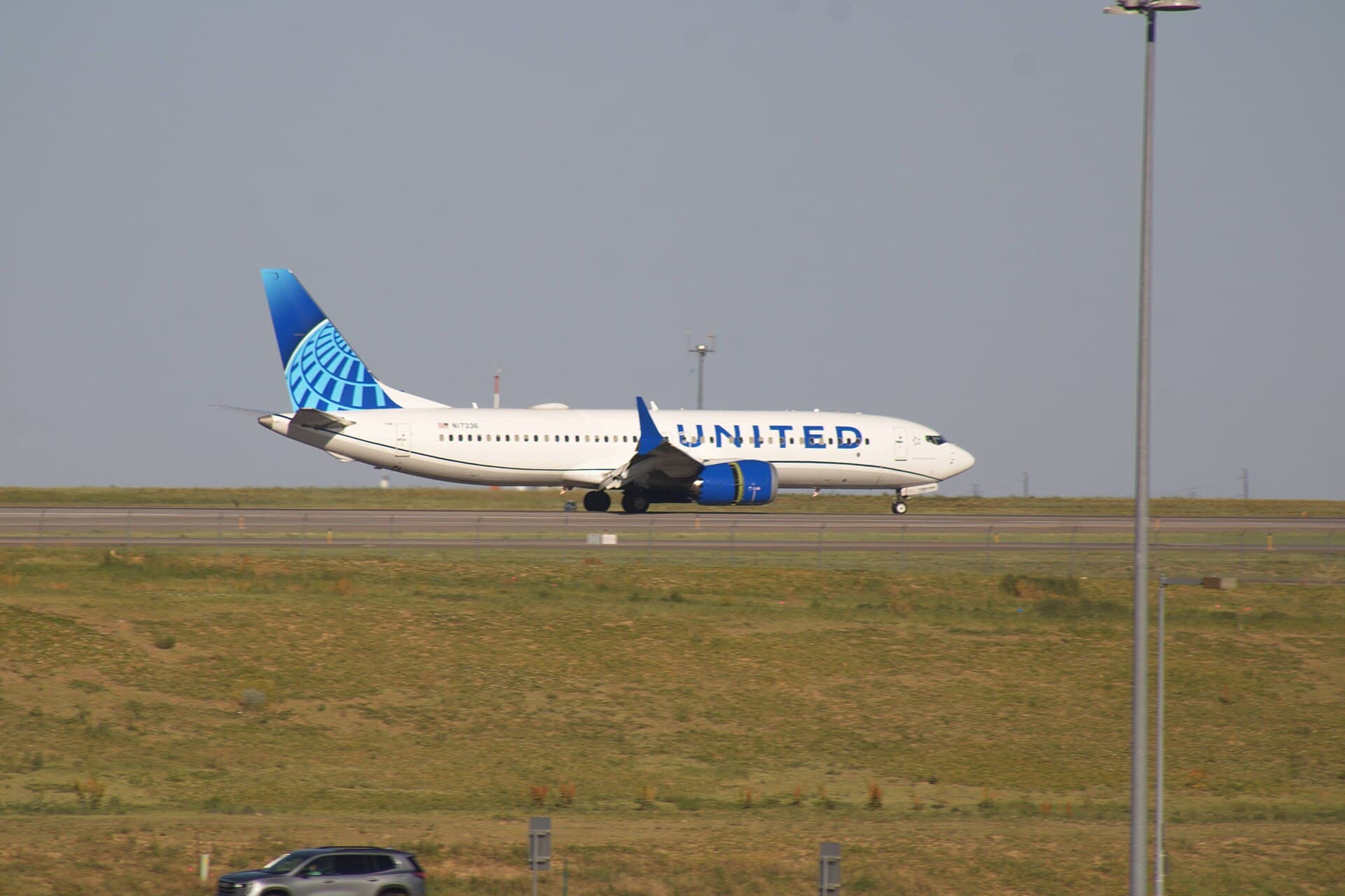 N17336 - Twin-engine aircraft