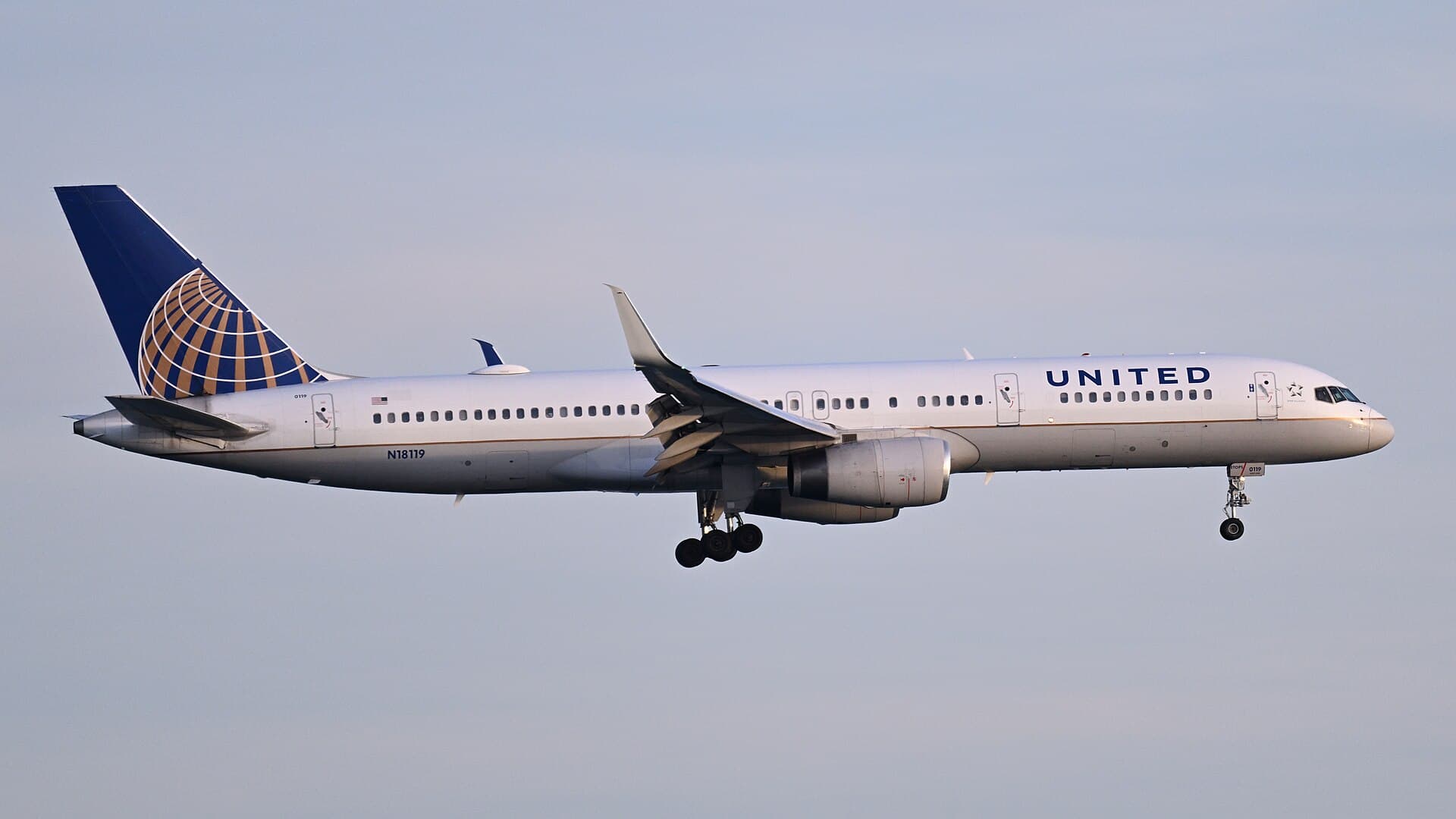 N18119 - Twin-engine aircraft