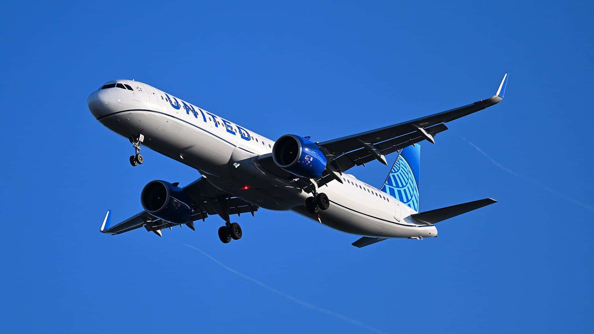 N24505 - Twin-engine aircraft