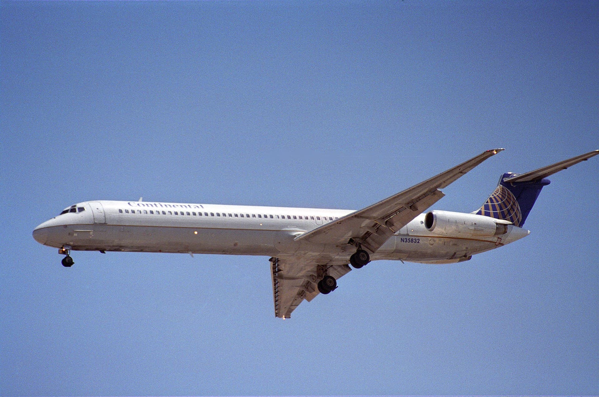 N35832 - Aircraft