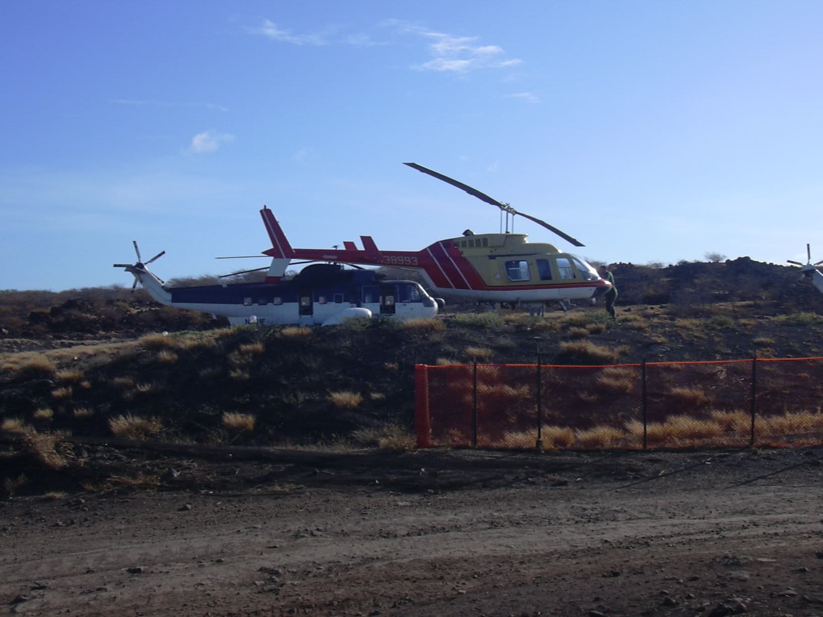 N38993 - Helicopter