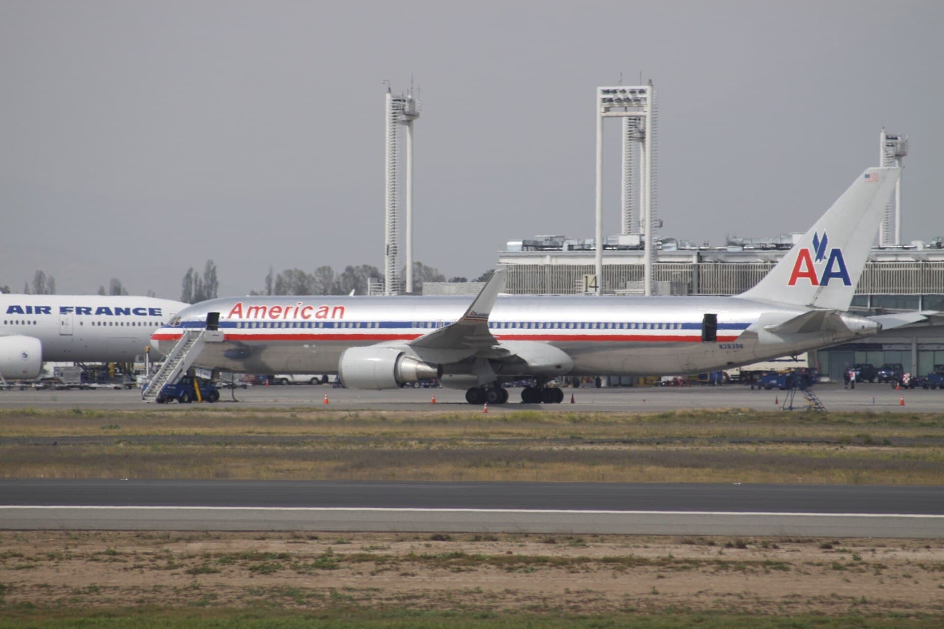 N39356 - Twin-engine aircraft