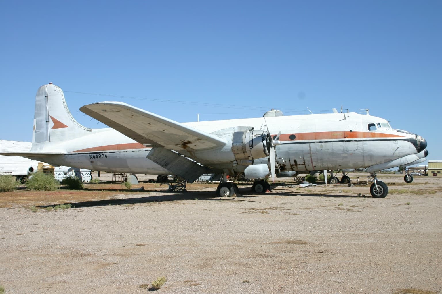 N44904 - Twin-engine aircraft