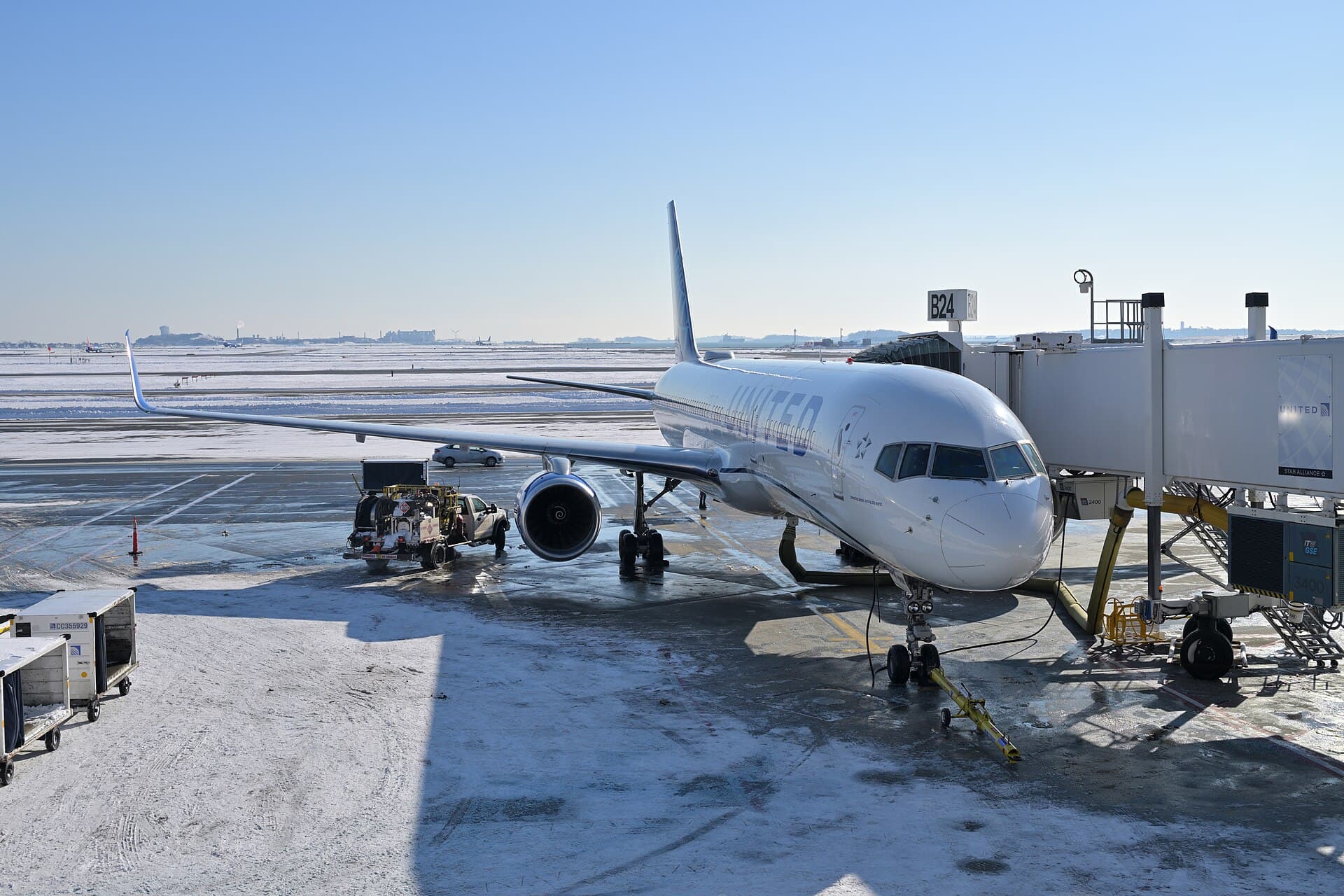 N58101 - Twin-engine aircraft