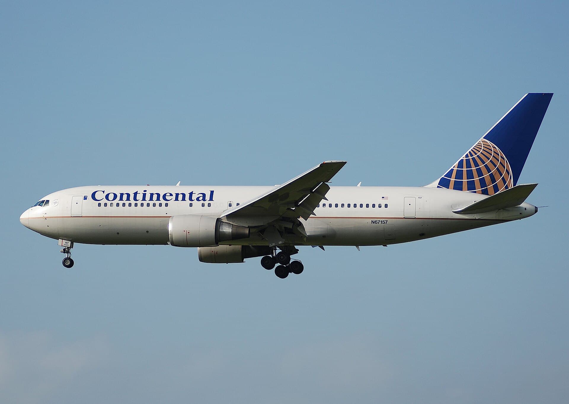 N67157 - Twin-engine aircraft