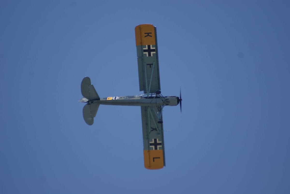 - Single-engine aircraft