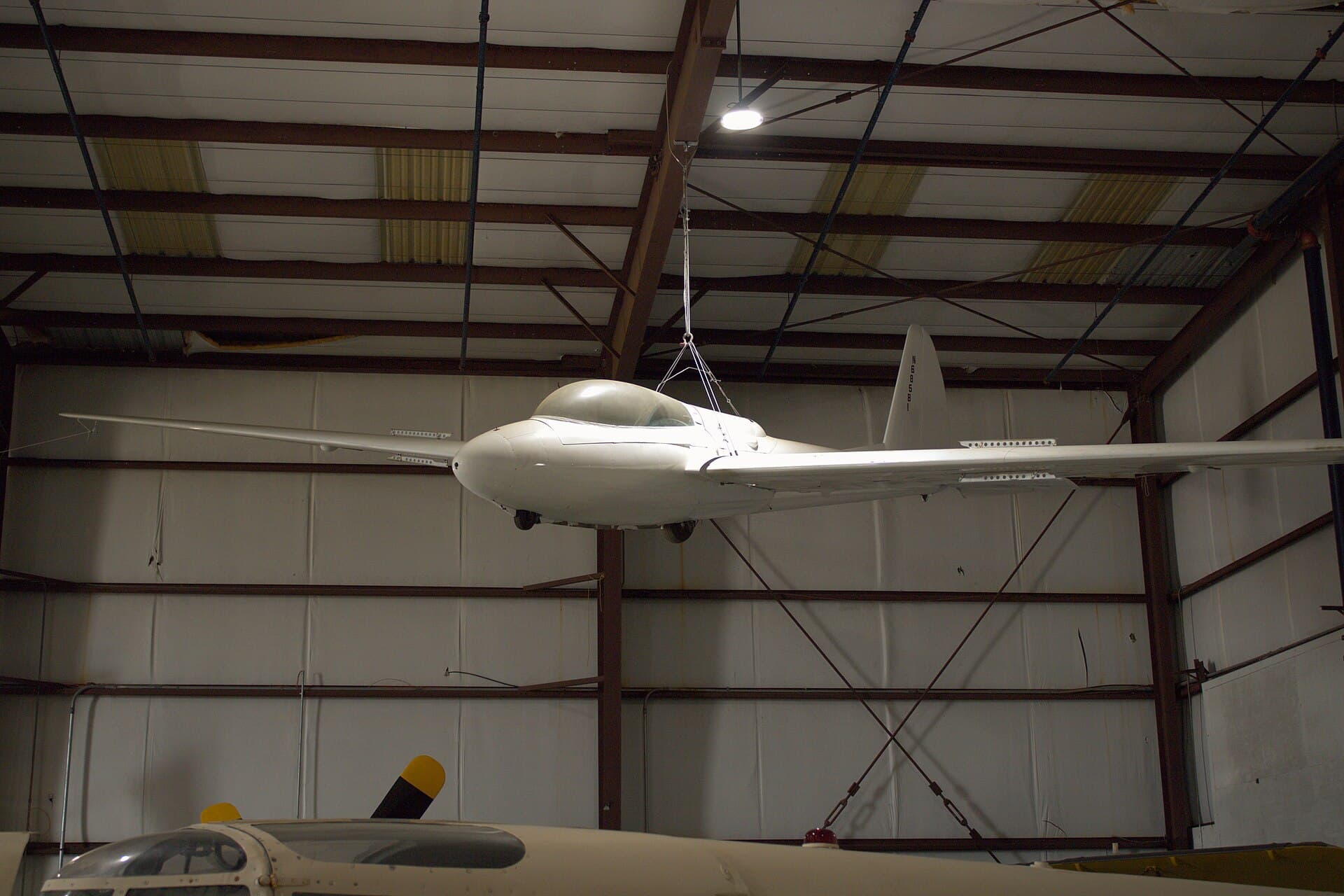 N68581 - Glider