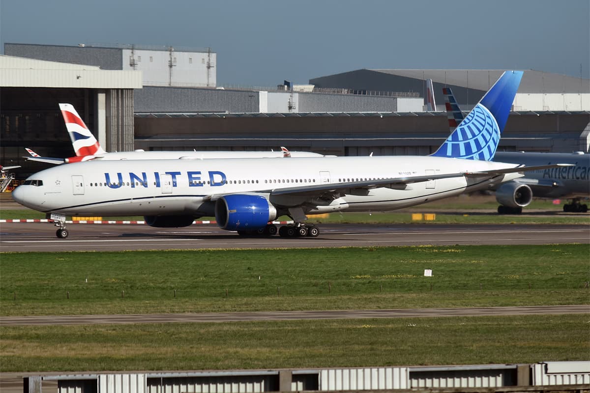 N69020 - Twin-engine aircraft