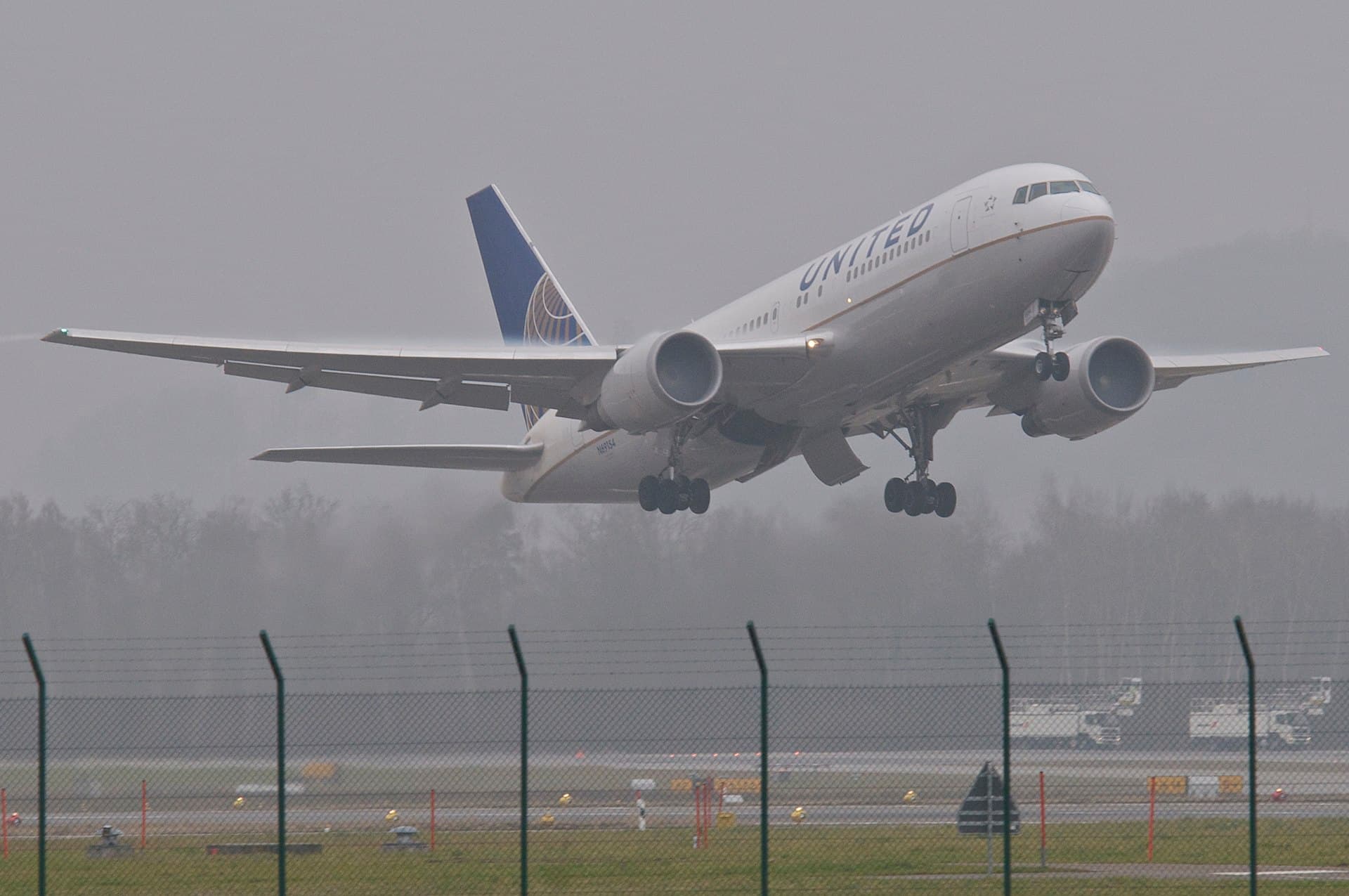 N69154 - Twin-engine aircraft
