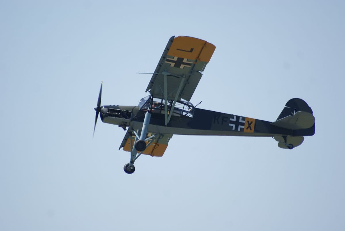 - Single-engine aircraft