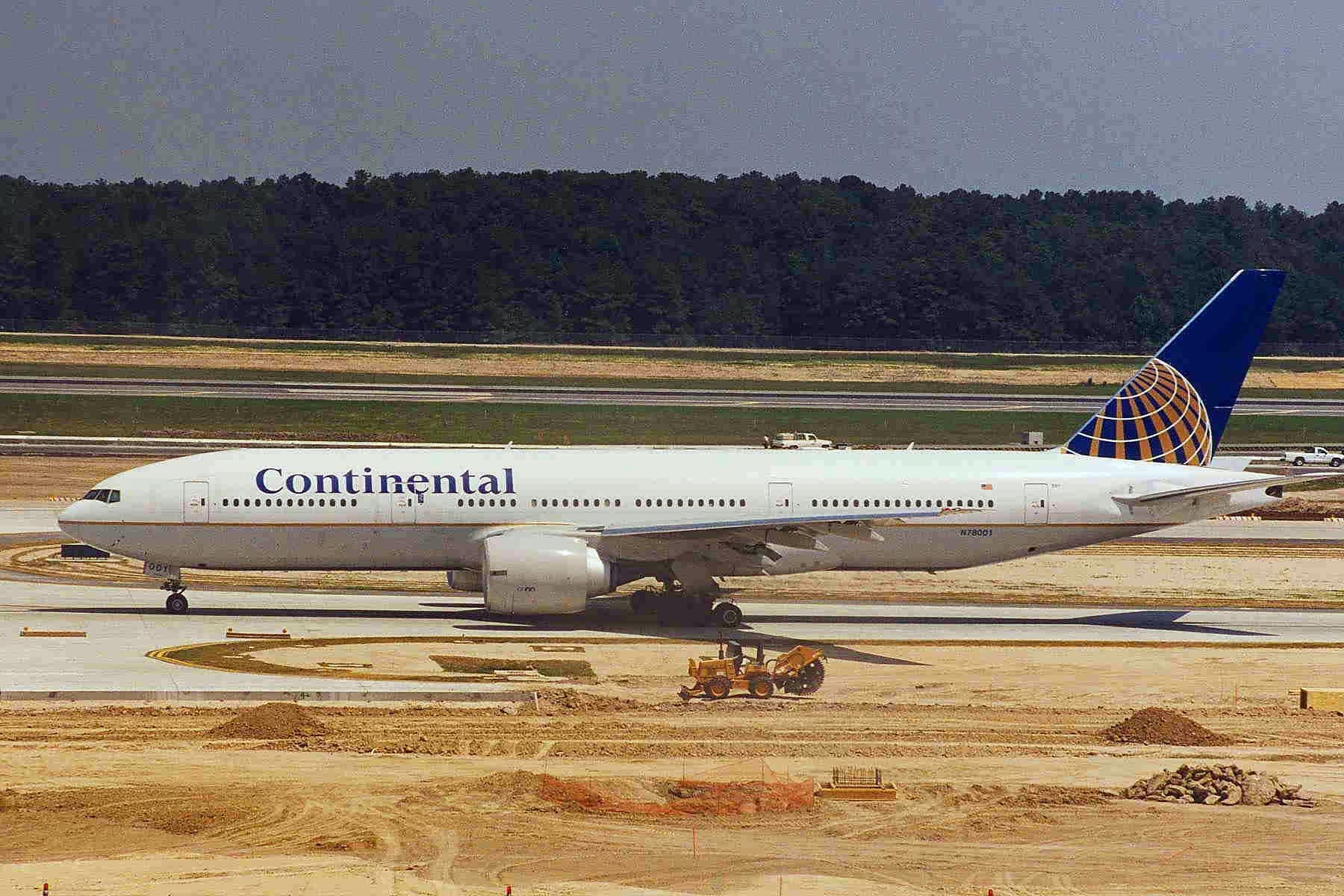N78001 - Twin-engine aircraft
