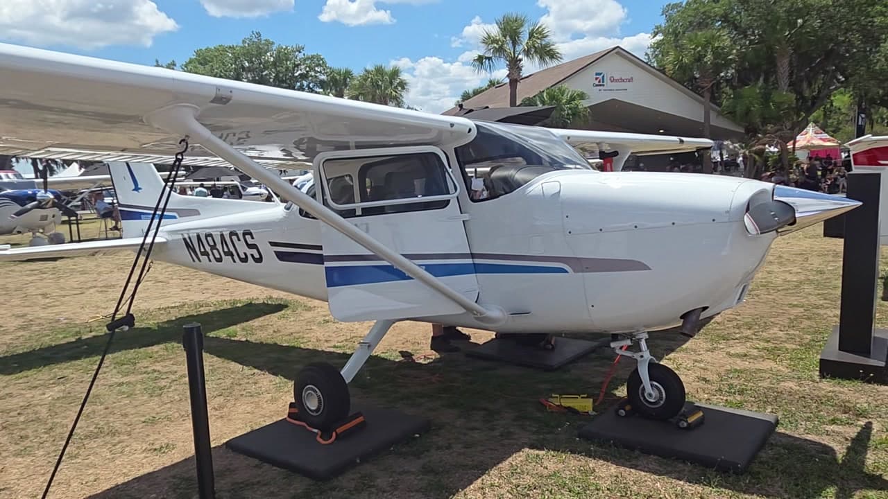 N484CS at KLAL