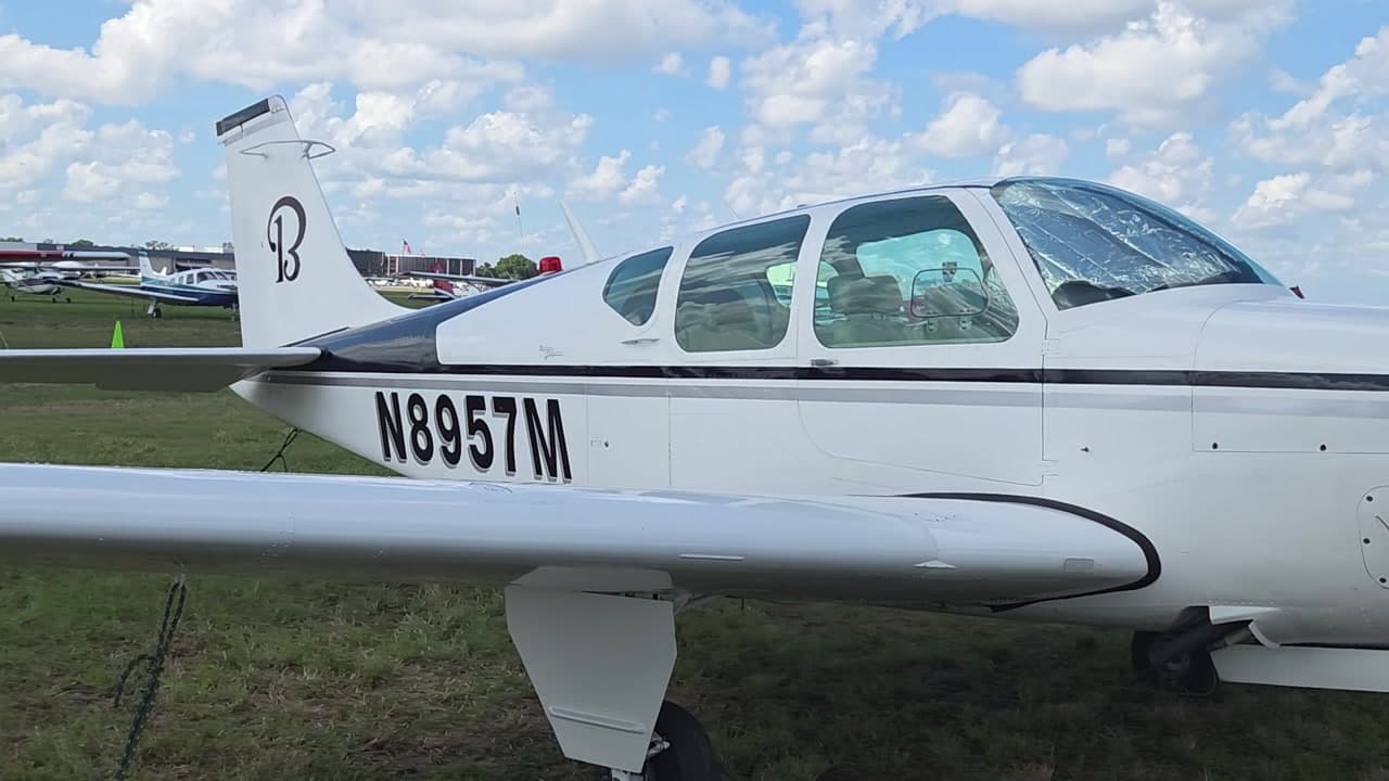 N8957M at KLAL