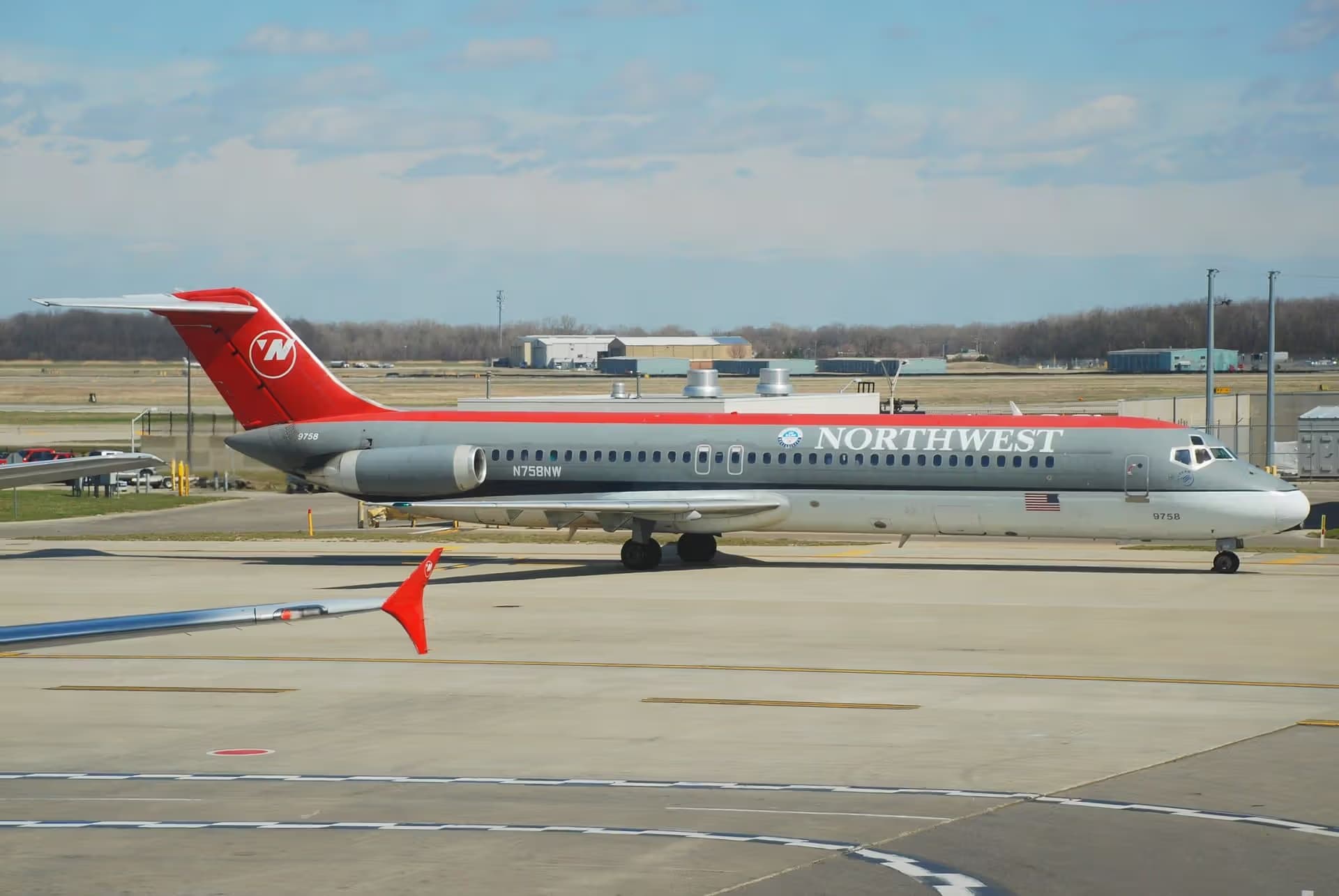 N758NW — Aircraft