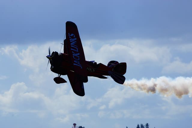 - Single-engine aircraft