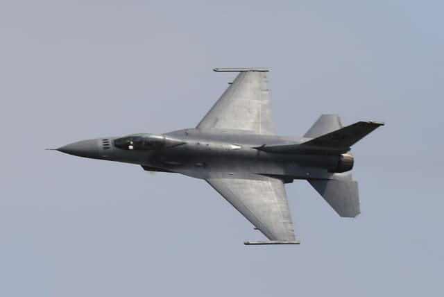 - Single-engine aircraft