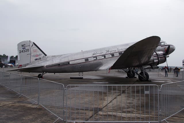 - Twin-engine aircraft