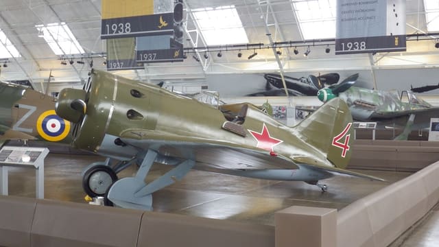- Single-engine aircraft