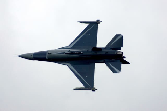 - Single-engine aircraft