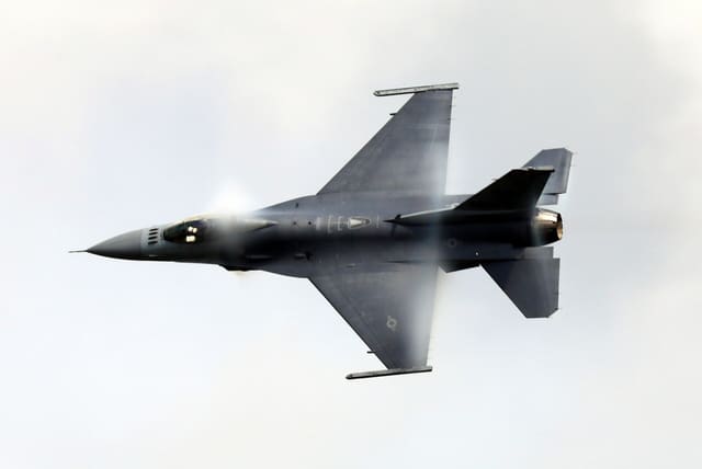 - Single-engine aircraft