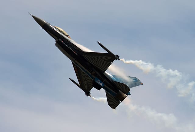 - Single-engine aircraft