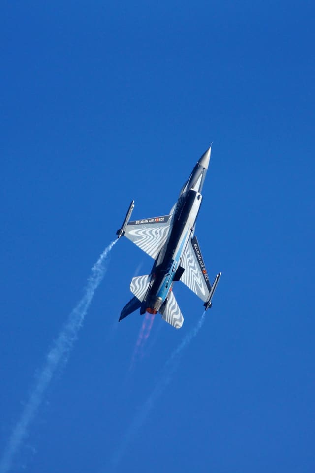 - Single-engine aircraft